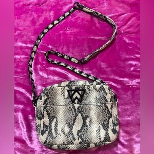 Kelly Wynne Crossbody Purse